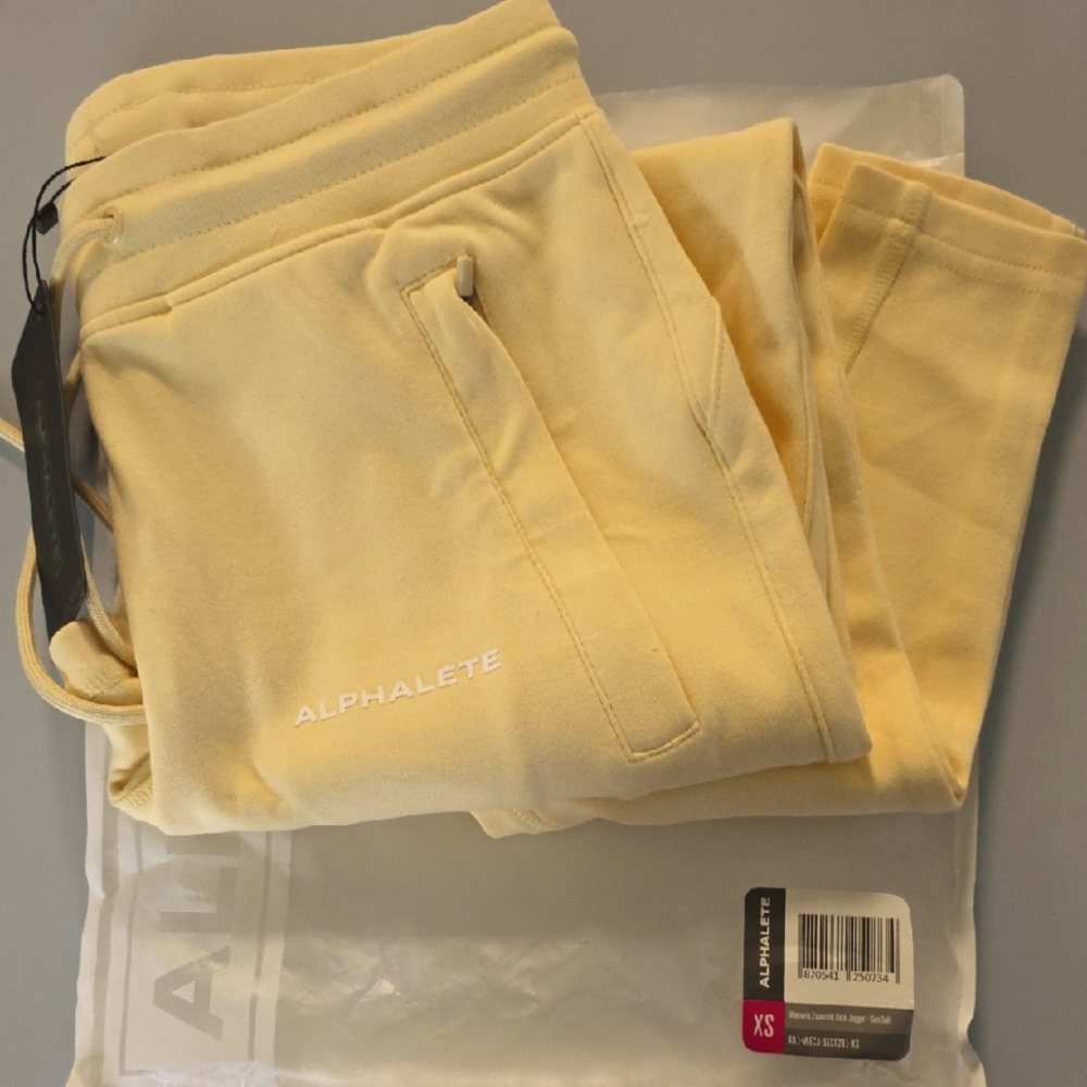 Alphalete XS Women's Essential Core Jogger Sea Salt (butter yellow) New